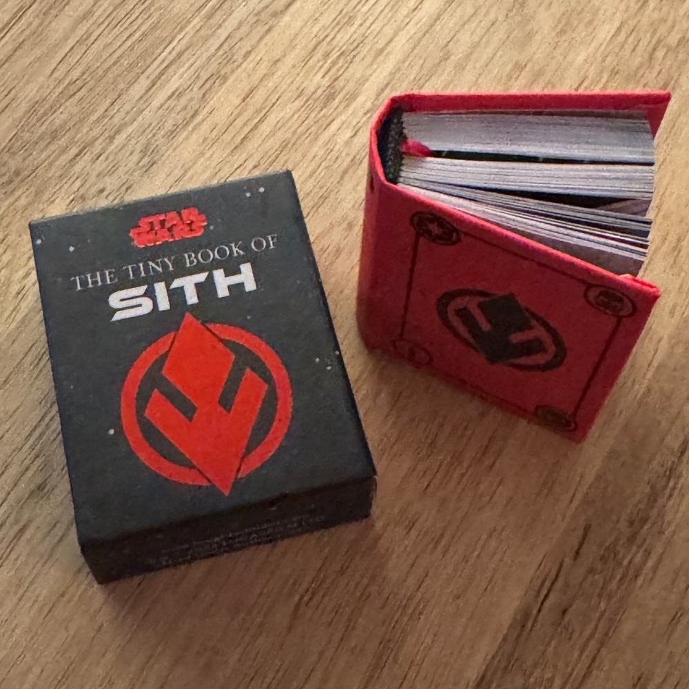 TINY BOOK - Star Wars: The Tiny Book of Sith